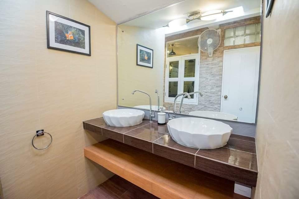T Smy House Hostel Bangkok Exterior photo