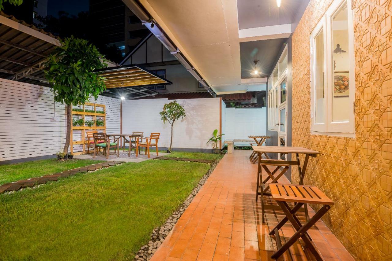 T Smy House Hostel Bangkok Exterior photo