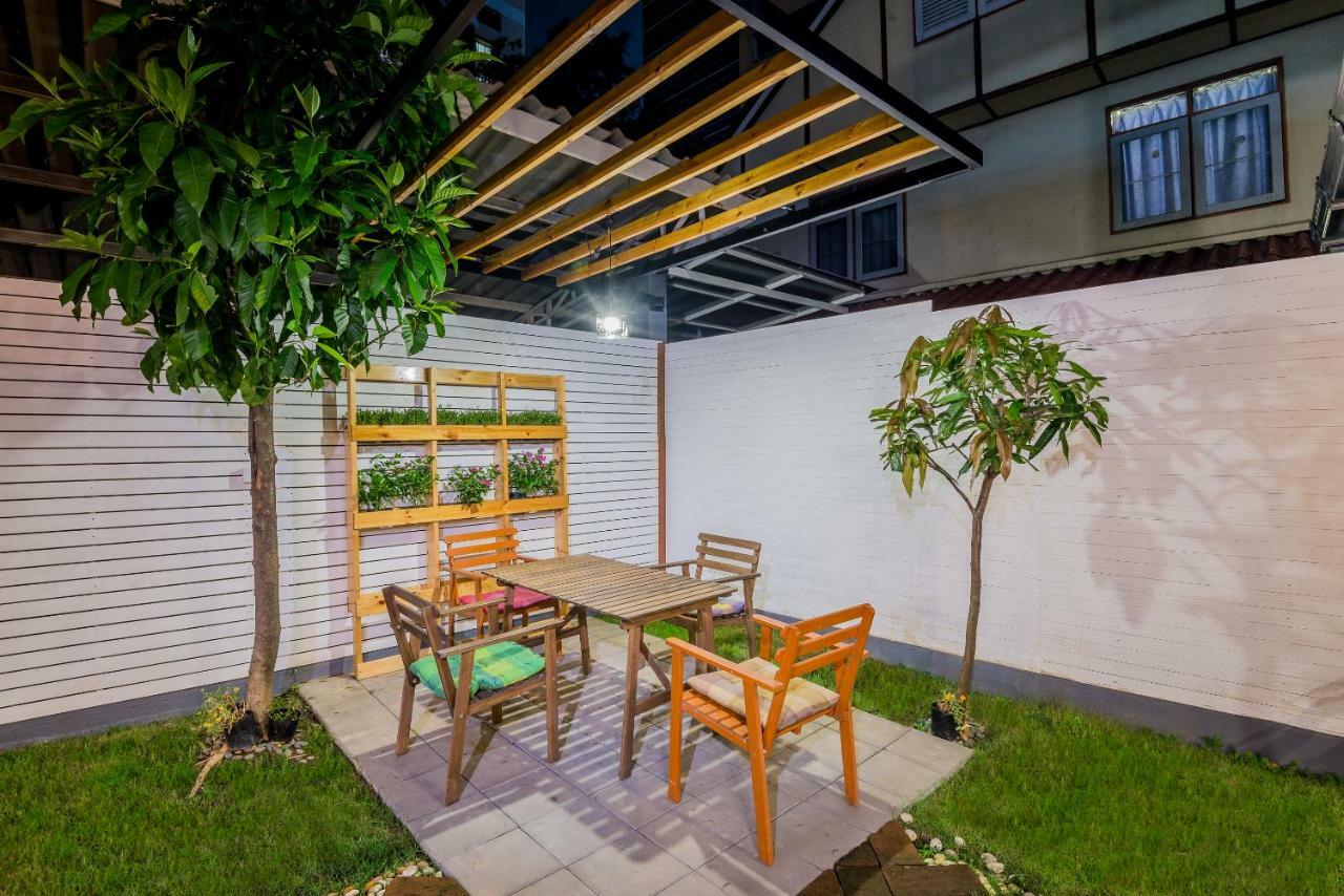 T Smy House Hostel Bangkok Exterior photo