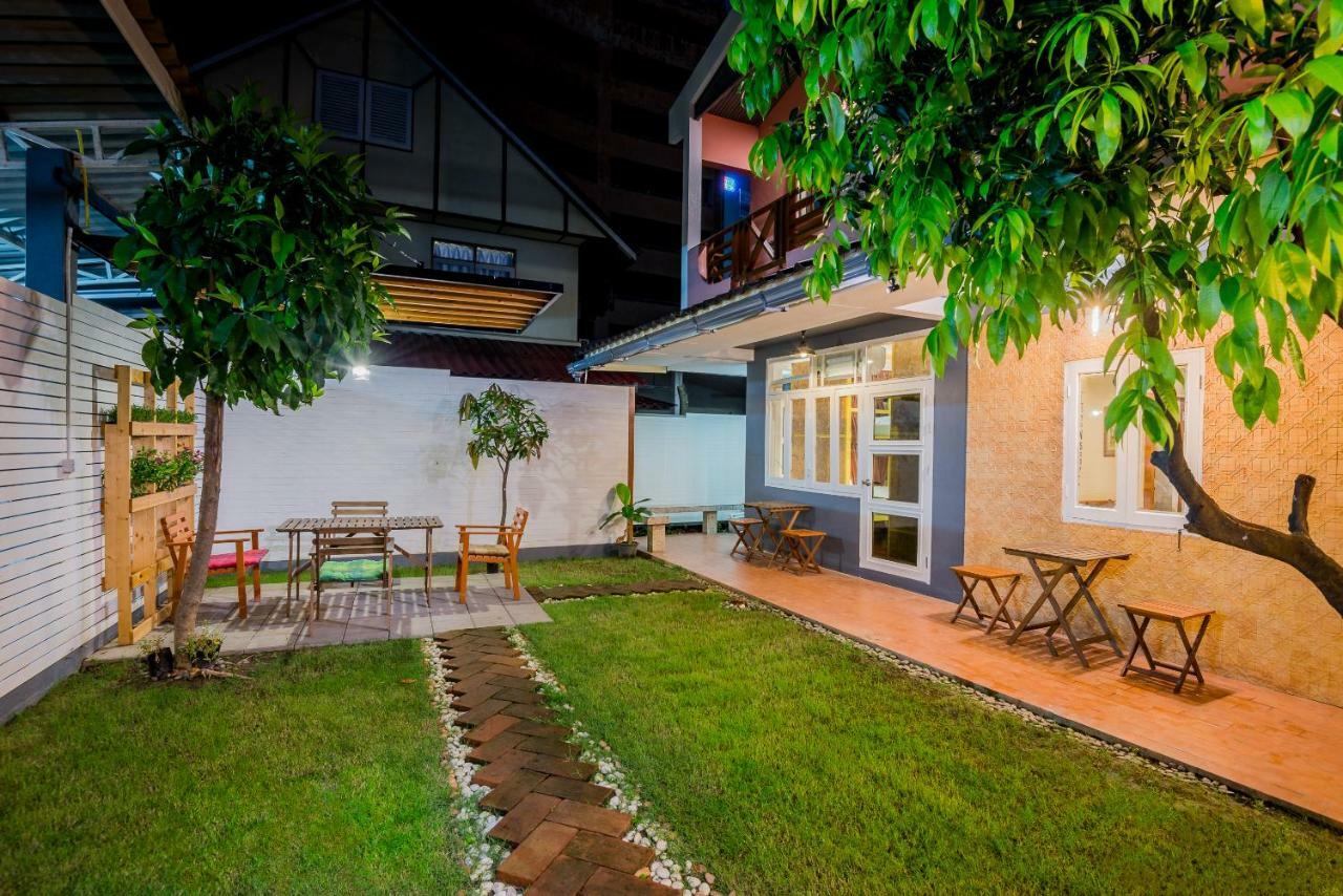T Smy House Hostel Bangkok Exterior photo