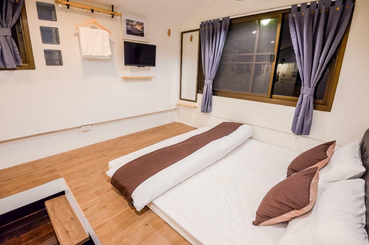 T Smy House Hostel Bangkok Exterior photo