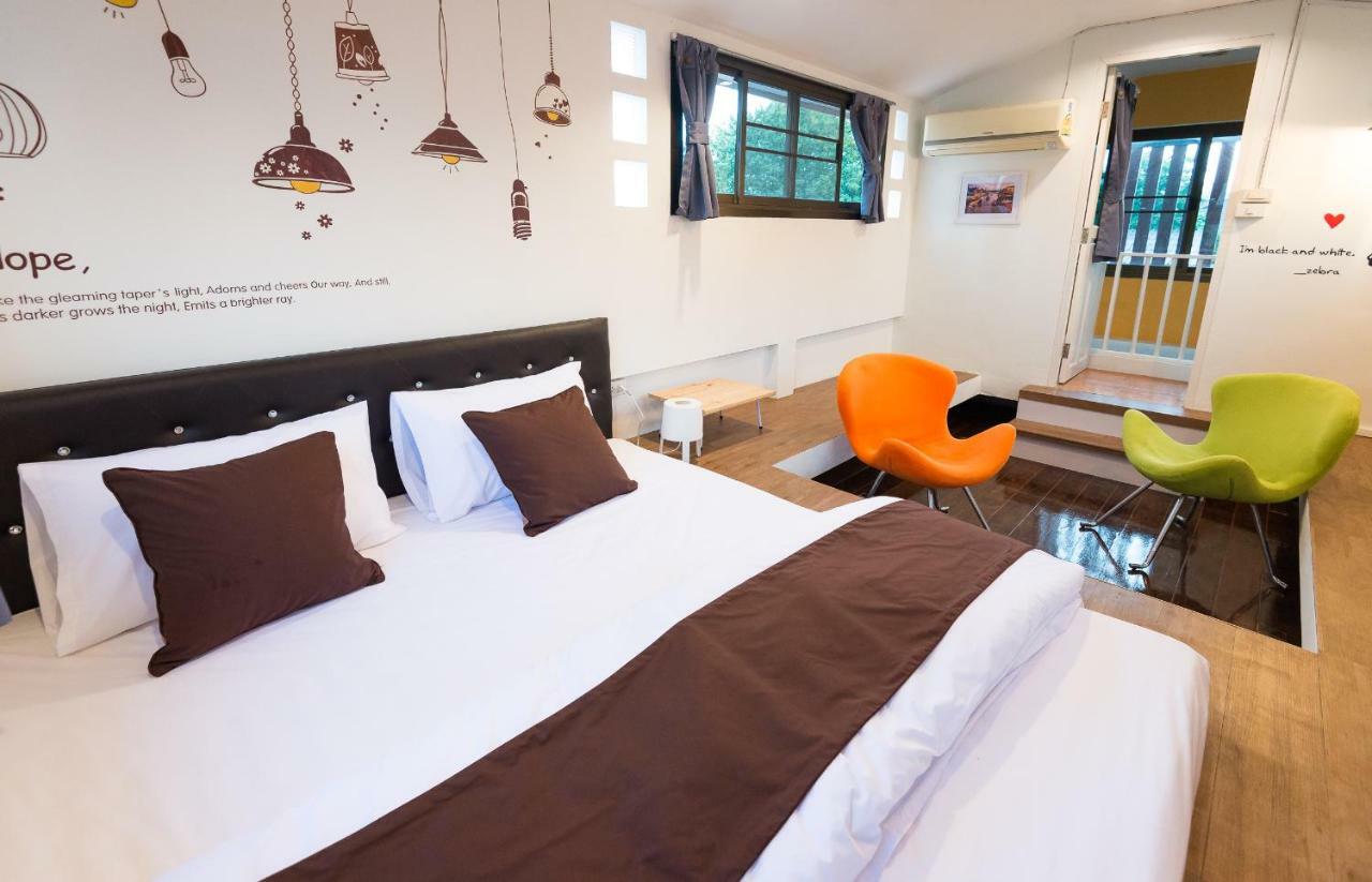 T Smy House Hostel Bangkok Exterior photo