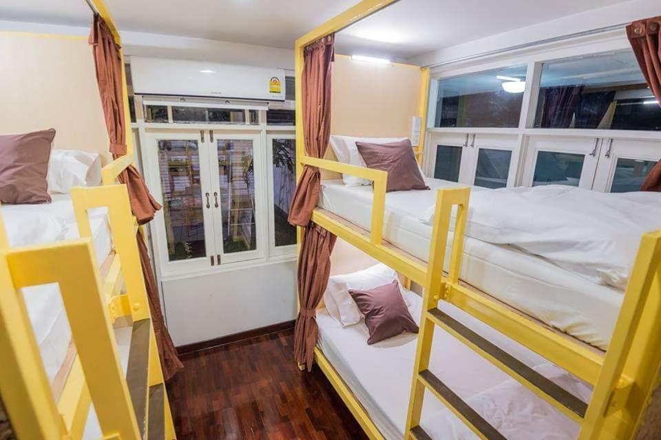 T Smy House Hostel Bangkok Exterior photo